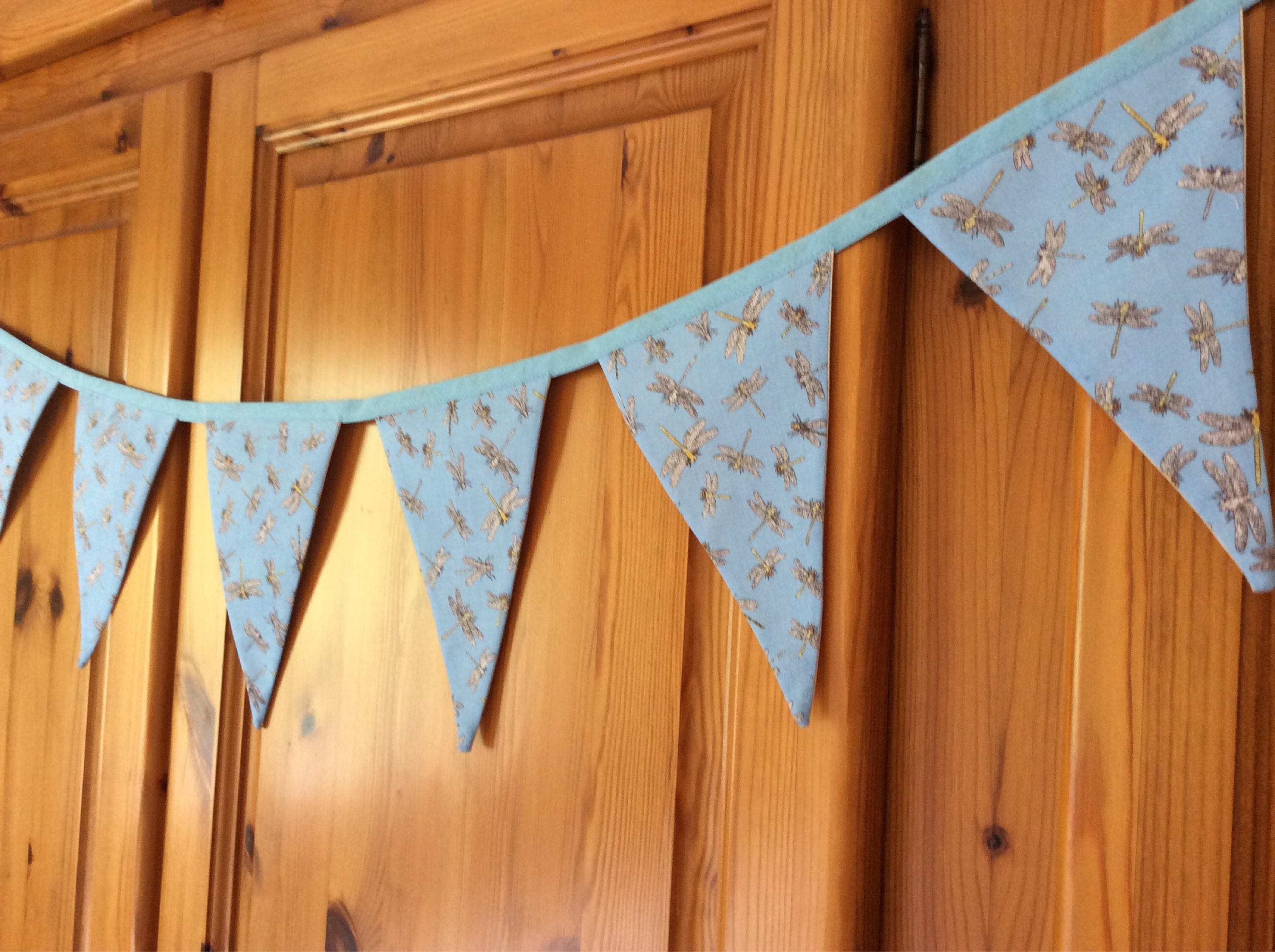Bunting - dragonflies (10 flags)